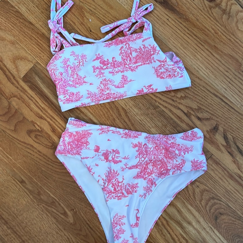 Brand new swimsuit
Shein